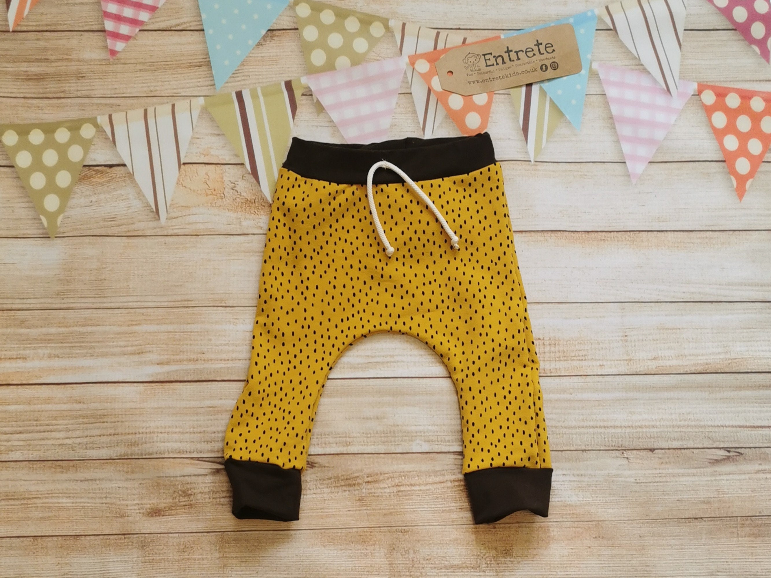 Ocker Punkte Harems Joggers | Bio Kinderhose | Unisex Haremshose | Babies Senfhose | Funky KinderHose | Unisex Kinderhose
