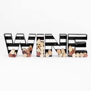 Cartas de corcho de vino monograma. Las 4 cartas incluidas. Gran tamaño para cualquier espacio de pared.