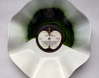 The Beatles witte platenschaal voor album – groen-wit gemarmerd geüpcycled vinyldecor