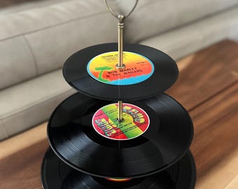 3-laagse cupcakestandaard geüpcycled vinylplaten: Bob Marley-decor