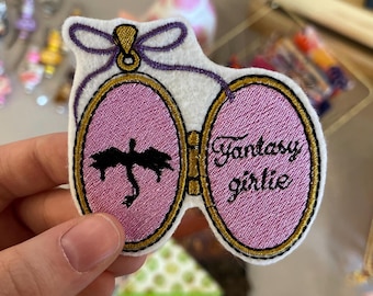 Parche termoadhesivo con medallón de fantasía para chicas amantes de los libros.