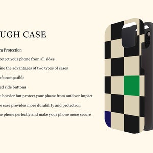 K&ouml;nnte beinhalten: Eine schwarz-wei&szlig;e Schachbrett-Handyh&uuml;lle mit einem gr&uuml;nen Quadrat in der Mitte. Die H&uuml;lle besteht aus zwei Schichten f&uuml;r zus&auml;tzlichen Schutz. Der Text "TOUGH CASE" ist oben im Bild sichtbar.
