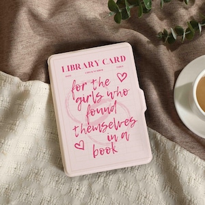 Custodia Kindle personalizzata con tessera della biblioteca rosa per Kindle Paperwhite 5, custodia a libro con nome personalizzato per Paperwhite 2022, custodia per Kindle di 11a generazione