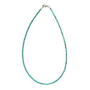 Halsband med grönt turkos rörpärlor, 2 mm minimalistiska små stensmycken, elegant bohemisk choker, handgjort thailändskt mässingshalsband, present till henne