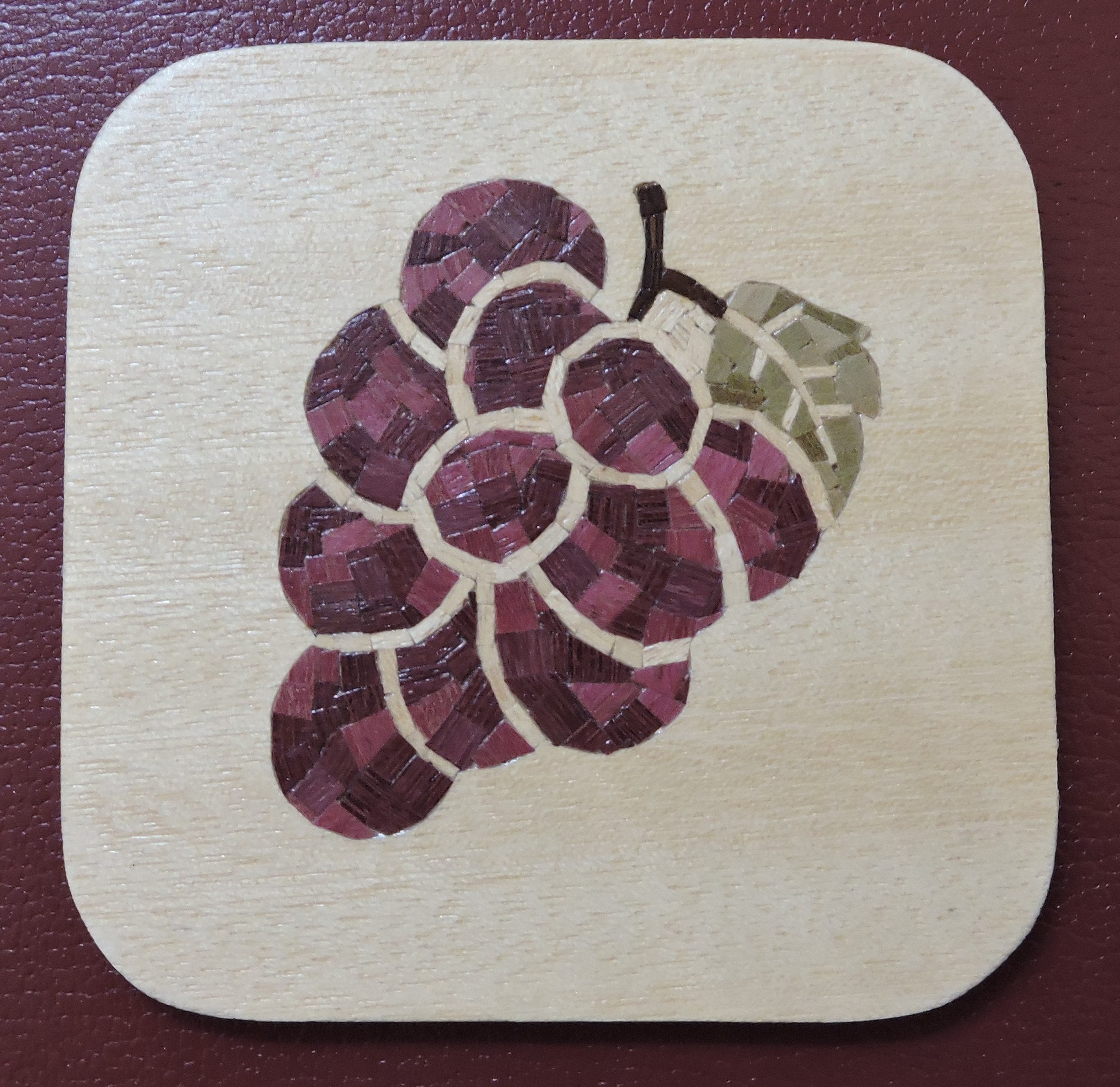 Sous Verre Grappe de Raisins Fait Main en Bois Précieux Pour Décorer et Protéger Votre Table