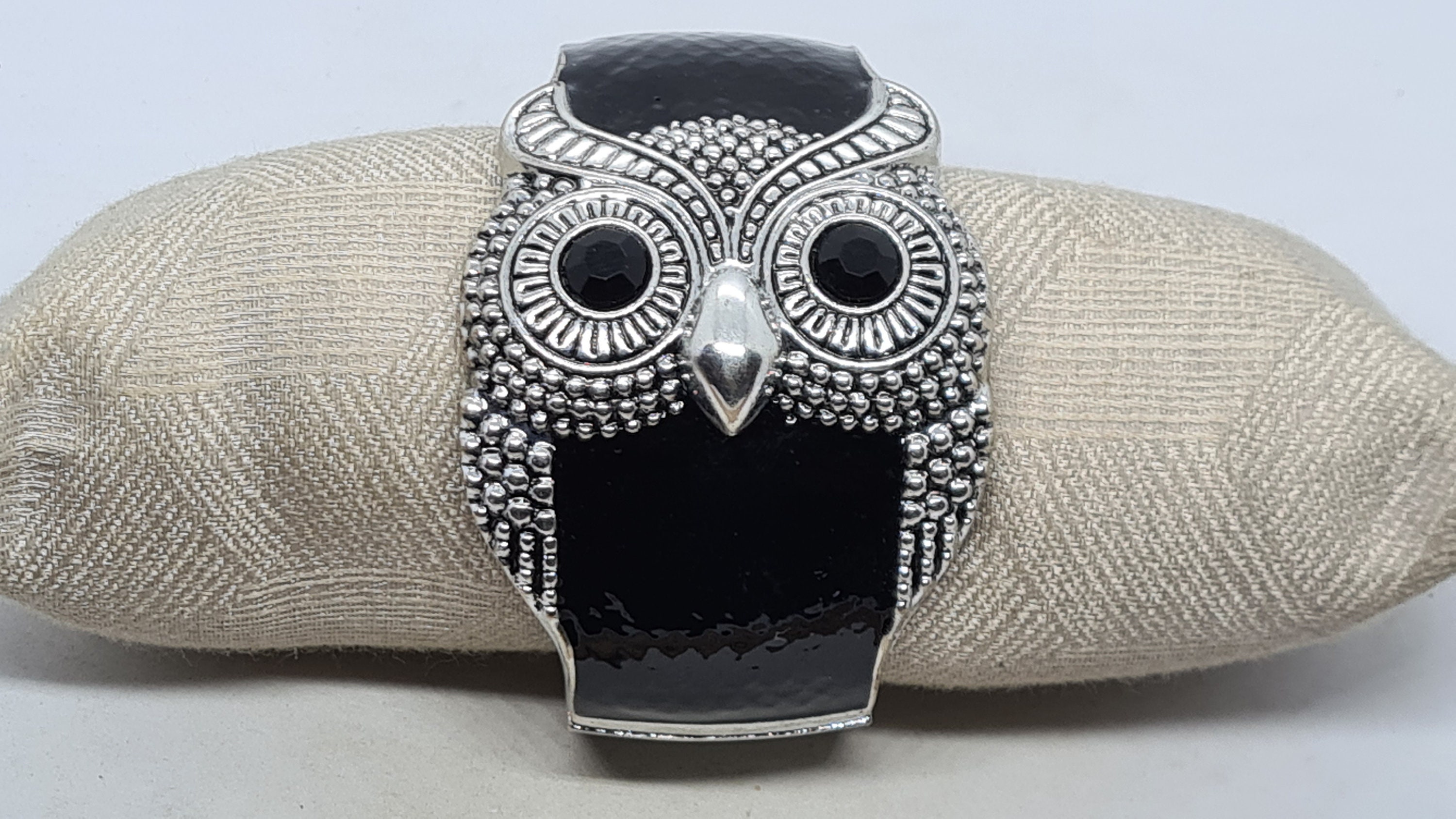 Vintage Black Enamel Black Glass Embossed Owl Hinged Bangle 6cm