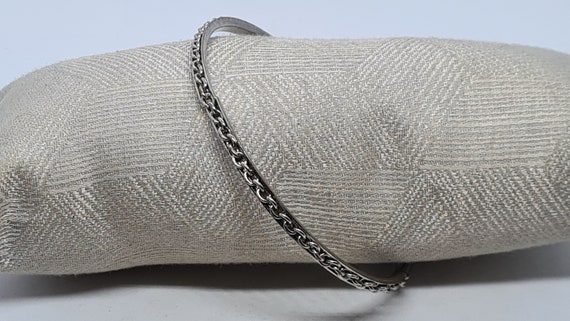 Vintage Embossed Chain Pattern Solid Bangle 7cm - image 1