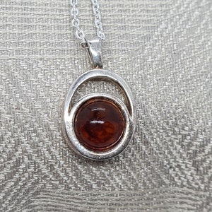 Vintage 925 Sterling Silver Natural Amber Pendant on 925 Silver Chain 46cm