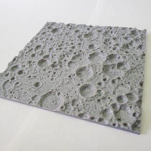 Modelo topográfico 3D de la NASA de los lados CERCANO y LEJANO de la Luna - 1 cm = 30 km
