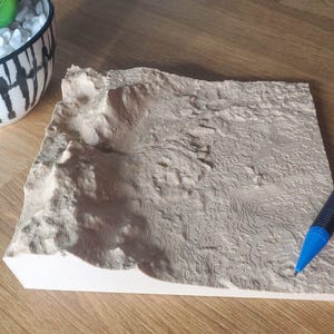Modèle topographique Mars 3D du delta du cratère Jezero - le site d'atterrissage de la persévérance