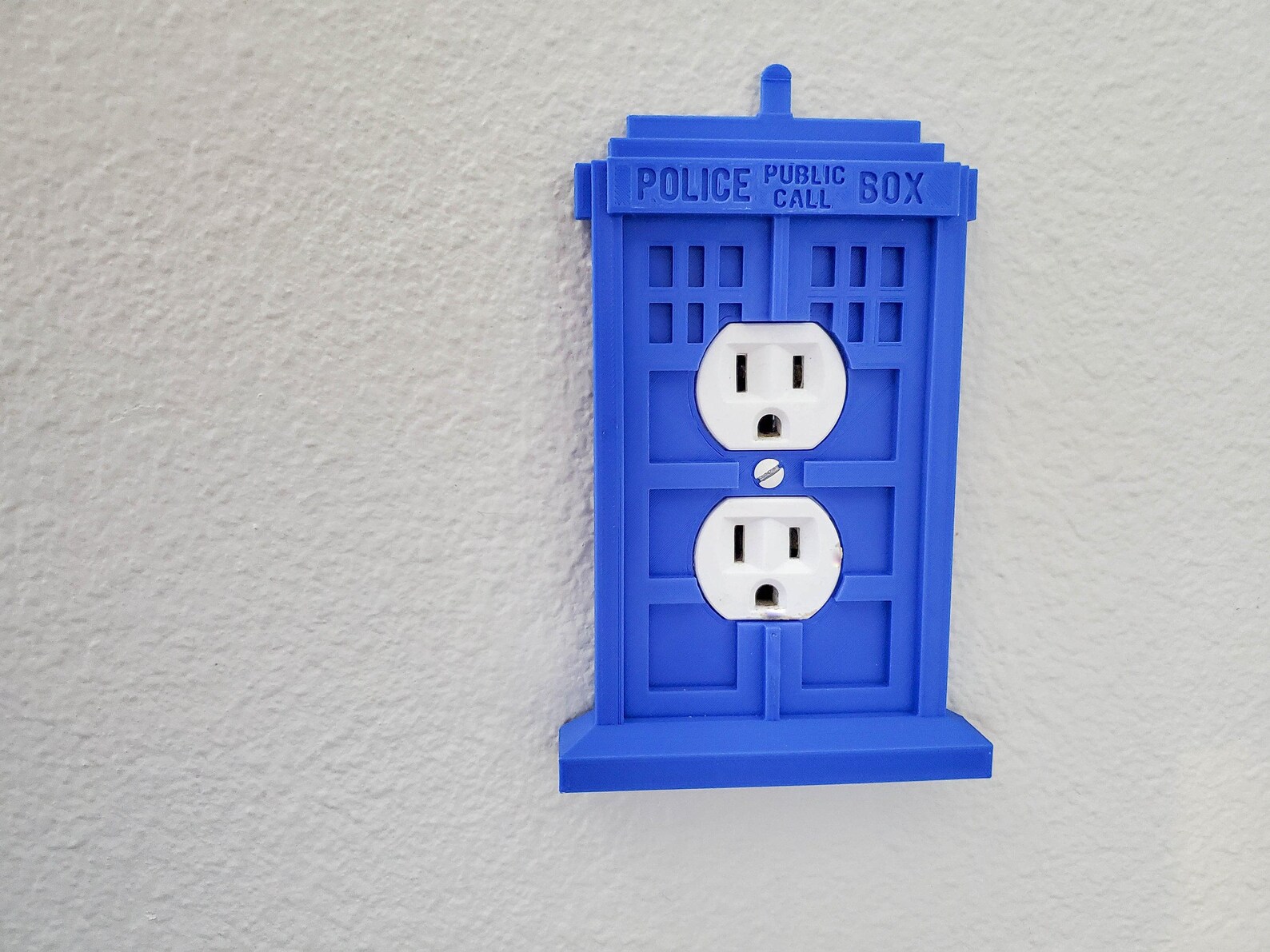 TARDIS Outlet Cover: Doctor Who Inspired Police Box - Etsy