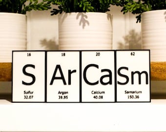 SArCaSm | Vägg-, skrivbords- eller hyllskylt för periodiska element