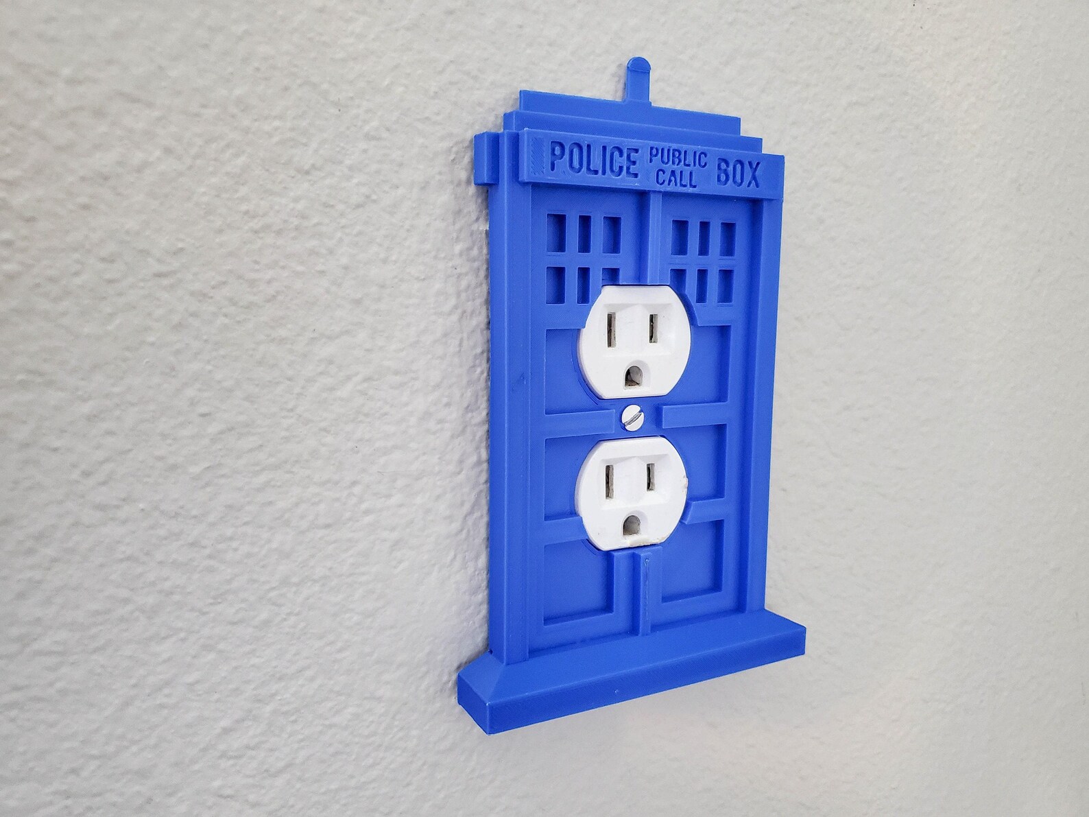 TARDIS Outlet Cover: Doctor Who Inspired Police Box - Etsy