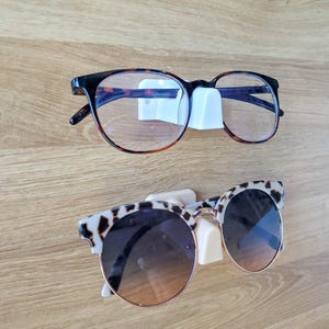 Wall Mounted Glasses Stand Minimalist Hooks for Organized Ready to Grab Glasses