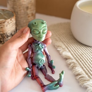 Friendly Fidget Alien | Flexible Articulating 3d Printed Companion