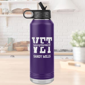 Veterinär-Empfangsfrauen-Woche Geschenk-Becher, personalisierter Name Vet-Assistent Wertschätzung Geschenk für Frauen, Männer Krankenschwester Vet Tech Grad Reisebecher