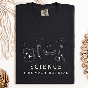 Science Like Magic but Real Shirt Medical Lab Scientist Med Tech MLT MLS Microbiology Tee Research Pathology Gift for Lab Worker Boss Chem