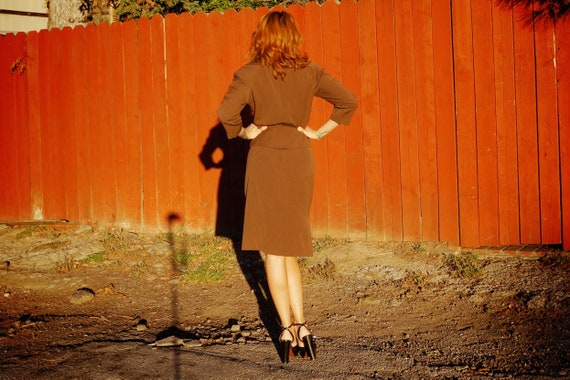 1940s Brown Fitted Skirt Suit / 1940s Tailored Sk… - image 3