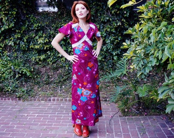 1970s Novelty Print Maxi Dress: Psychedelic Lace Tie, Adjustable Fit