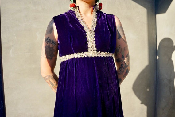 1960s Purple Velvet Mini Dress with Beaded Trim /… - image 4