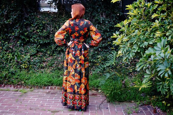 1970s Novelty Print Maxi Dress / 70s Floral Maxi … - image 3