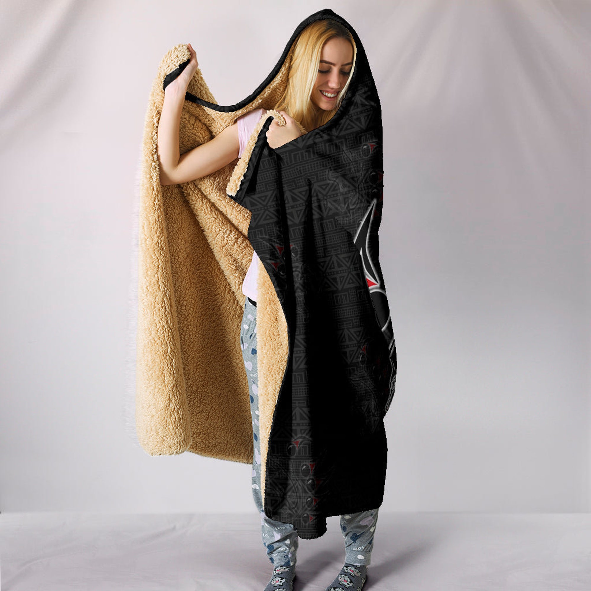 Northern Designs Tribal Bear Hooded Blanket