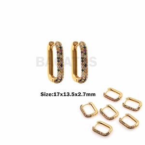 Puede incluir: Pendientes de aro dorados con piedras de circonita cúbica de colores. Los pendientes son de forma rectangular y miden 1,7 x 1,35 x 0,27 pulgadas.