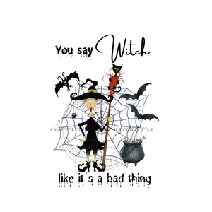 Peut inclure: Illustration d'Halloween avec une sorcière de dessin animé en robe et chapeau noirs, tenant un bâton avec un chat noir. L'image comprend des chauves-souris, une toile d'araignée et un chaudron avec des globes oculaires. Le texte dit "You say Witch like it's a bad thing."