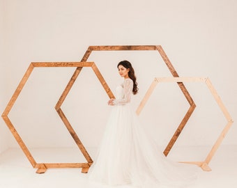 Sechseck-Hochzeitsbogen, Holzbogen für die Hochzeitstafel, Boho-Hochzeitsdeko, geometrische Hochzeitsperle, rustikale Hochzeitskulisse