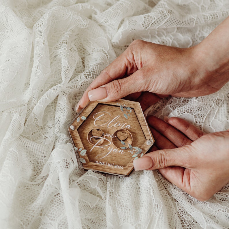 Boîte porte-alliances pour cérémonie de mariage, boîte à bagues de fiançailles personnalisée avec couvercle en verre, coussin pour porte-alliances, décoration de mariage rustique image 8