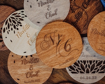 Posavasos de madera personalizados para bodas: Recuerdos rústicos grabados