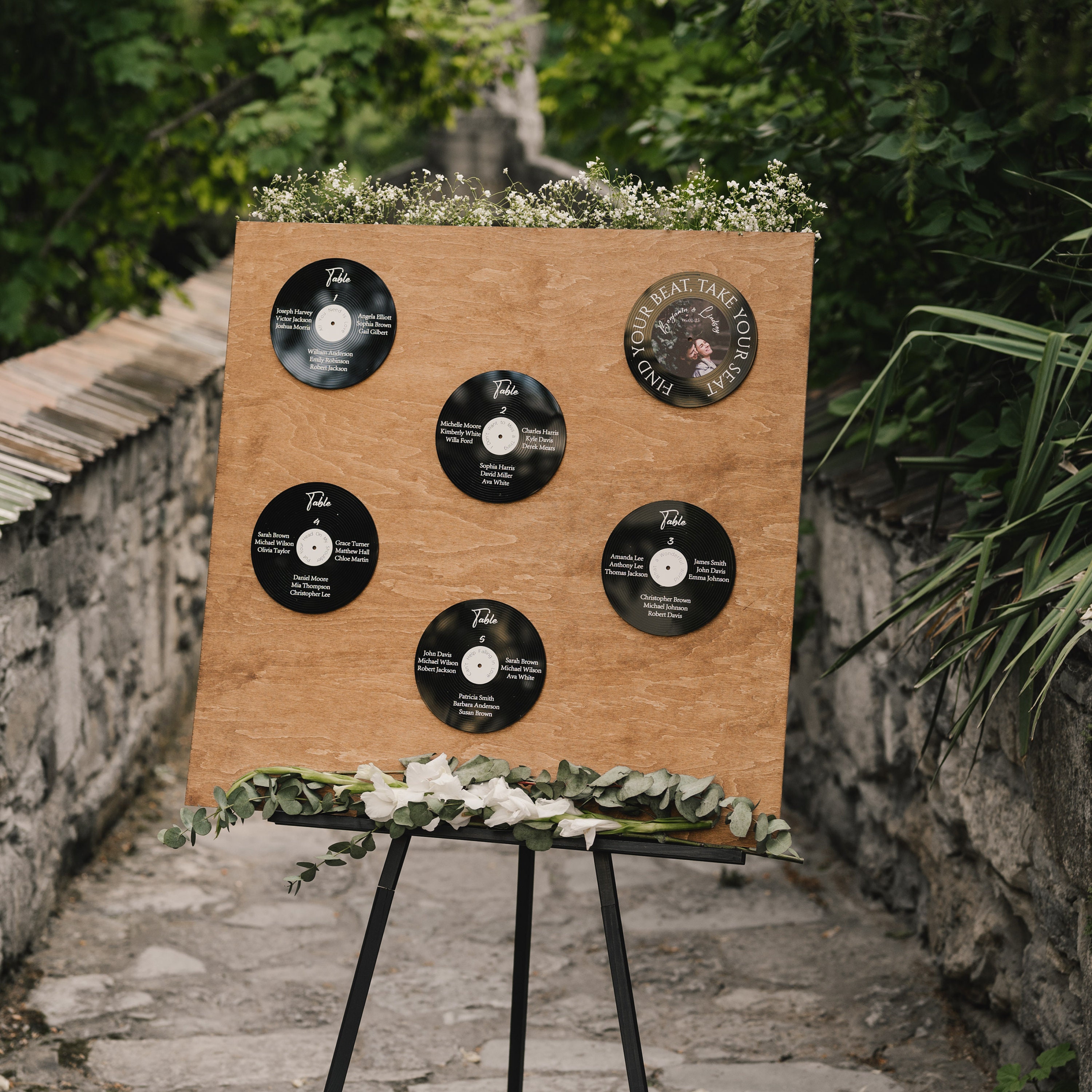 Vinyl Record Plate Seating Chart and Table Numbers Set, Retro Music Find Your Seat Party Decor, Personalized Disco 70s Wedding Party