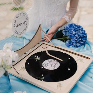 Vinyl Record Wedding Guest Book Alternative: Retro Music Decor
