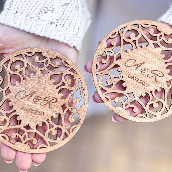 Dessous de verre en bois personnalisés : cadeaux de mariage rustiques pour les invités