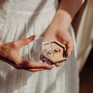 Wedding Ring Box with Glass Lid, Custom Hexagon Ring bearer box, Personalized Wedding Ceremony Acrylic Ring Box, Ring Bearer Pillow 画像 2