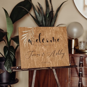 Panneau de bienvenue floral pour mariage : décoration d&#39;événement personnalisée en bois de bouleau pour un mariage minimaliste