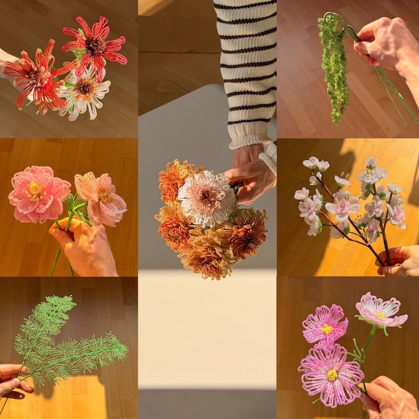 Pode incluir: Uma coleção de flores de contas feitas à mão em várias cores, incluindo vermelho, laranja, rosa e branco. As flores são dispostas em buquês e hastes individuais, mostrando intrincados trabalhos de contas e designs florais.