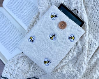 Étui pour Kindle - Pochette rembourrée pour liseuse avec écussons brodés, cadeau pour les rats de bibliothèque