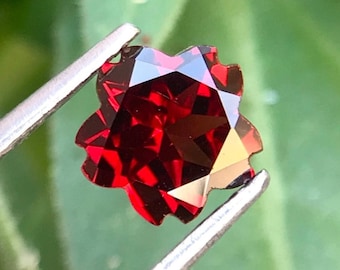 Mozambique Garnet Cherry Blossom cut 7mm – Natural 1.70 Carat January Birthstone for Jewelry