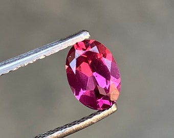 Granate rodolita rosa natural ovalado de 7 mm y 0,80 ct. Piedra de nacimiento de enero para anillo.