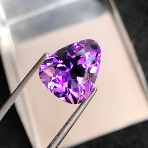 Amatista natural - Forma elegante de amatista de 12 mm - Corte elegante de amatista - Piedra natal de febrero - Amatista morada de 5,30 quilates.