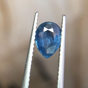 Zafiro azul natural: zafiro azul talla pera de 7,5 x 5,3 mm, 1,05 quilates: zafiros azules para joyería.