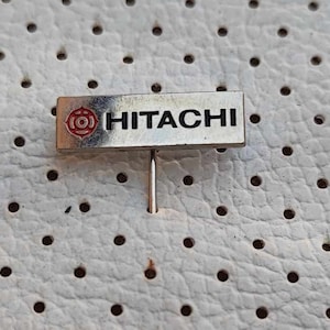 日立ジャパン ヴィンテージピン 1980年代 HiFi オーディオシステム ロゴ 日立 CD プレーヤー カセットデッキ ターンテーブル 日立 広告