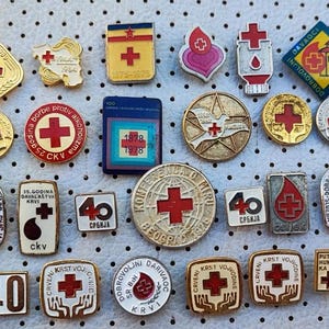 Red Cross 25 PINS Vintage Pins 1970s Yugoslavia Croatia Crveni Kriz Serbia Red Cross Pins Blood Donors Nurse Anstecknadeln