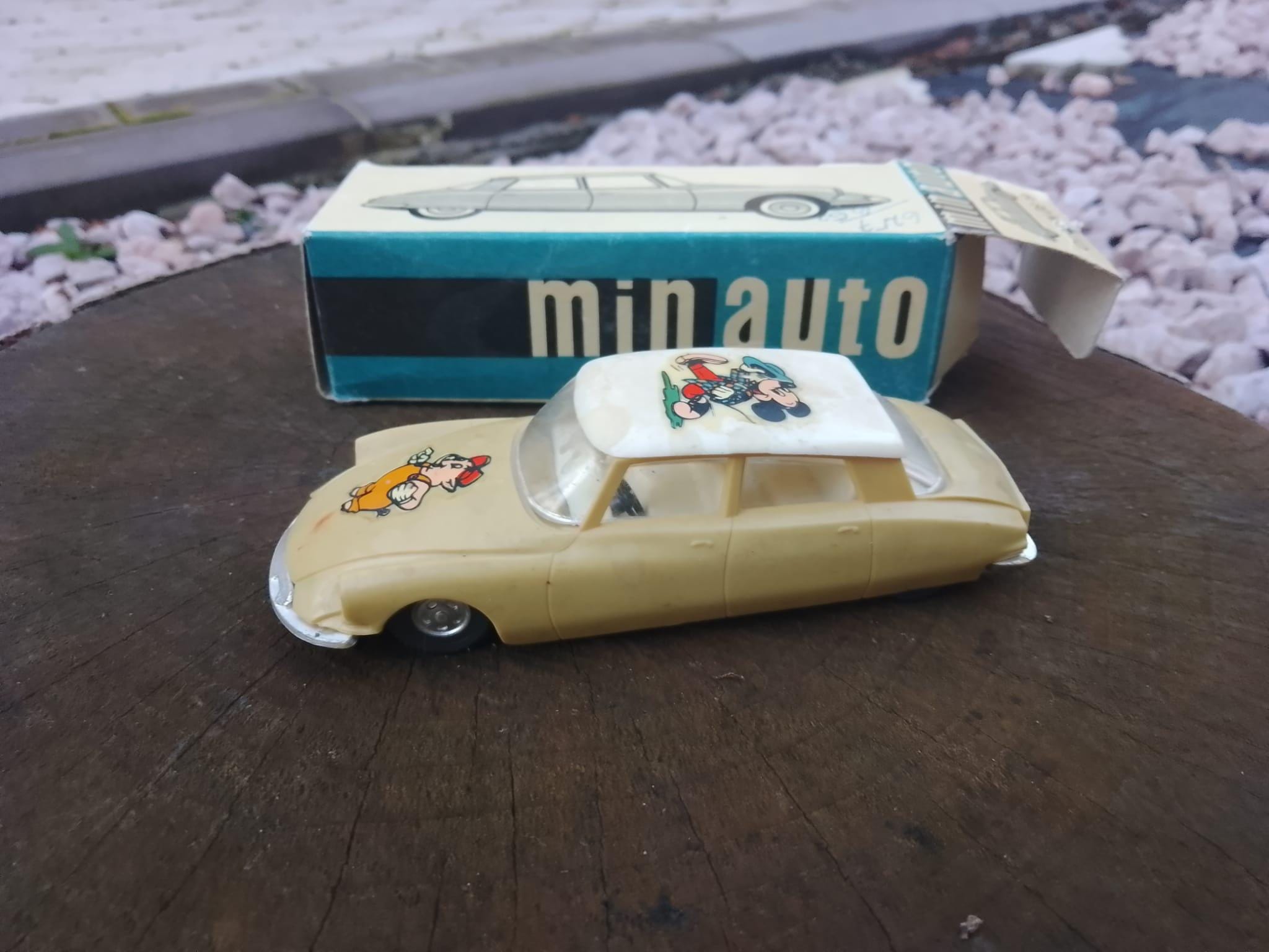 EDICOLA 108744 Scale 1/43 | CITROEN DS19 COACH LE PARIS HENRI CHAPRON
