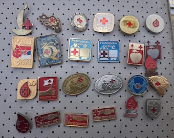 Rode Kruis Joegoslavië vintage emaille pins jaren 1970 Joegoslavië Hrvatska Servië Crveni Kriz Servië Rode Kruis Rote Kreuz Anstecknadeln Röda korset