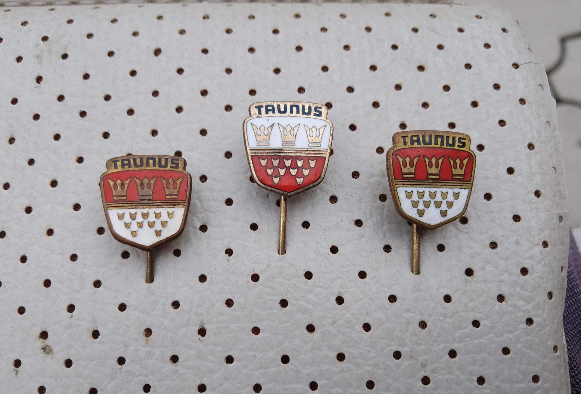 Pin's émaillé Ford – Logo Voiture, Taille 19 Mm X 8,1 Mm, Vintage, Collection