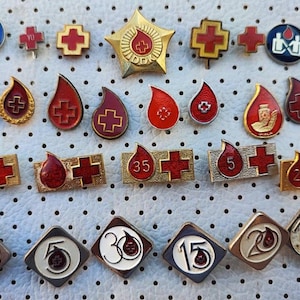 Red Cross 25 PINS Vintage Pins 1970s Yugoslavia Croatia Crveni Kriz Serbia Red Cross Pins Blood Donors Nurse Anstecknadeln