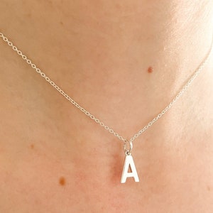 Collier lettre initiale en argent sterling, collier initial personnalisé délicat en argent sterling 925