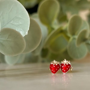 Boucles d'oreilles en argent sterling à la fraise : bijoux en émail rouge